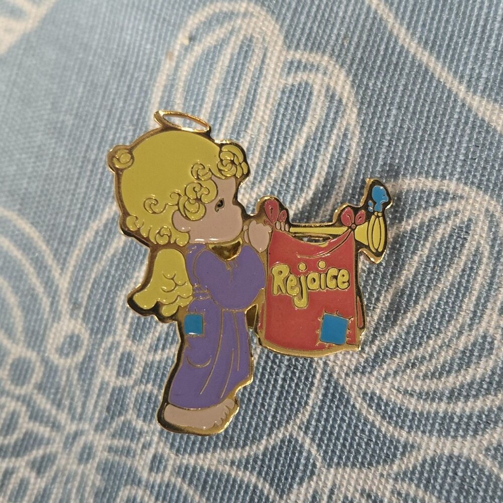 Vintage Precious Moments Angel "Rejoice"Pin